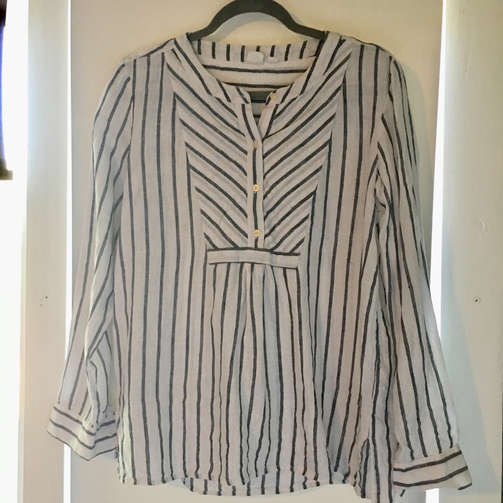 GAP striped linen Henley style top blue and white